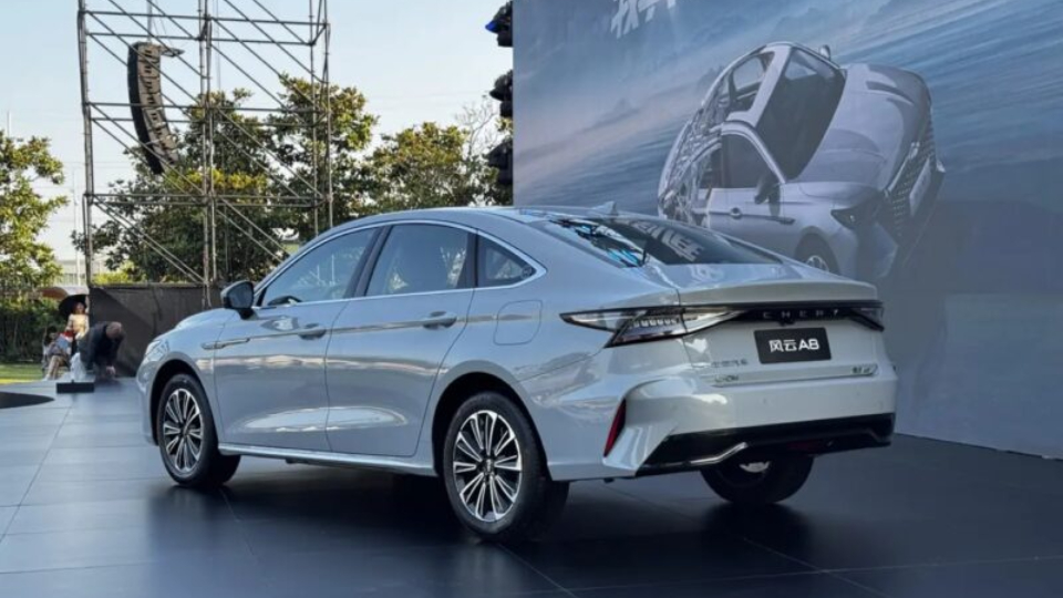 2025 چری فالوین A8